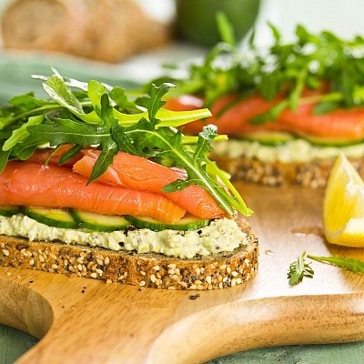 AVOCADO TOAST WITH SMOKED SALMON AND DILL