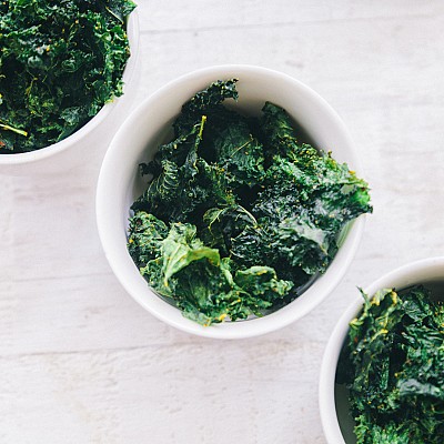 CRISPY SEA SALT KALE CHIPS