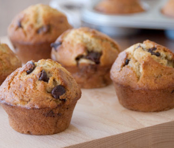 School friendly mini banana chocolate chip muffins | Shulman Weightloss