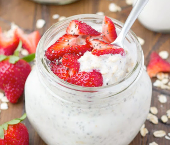 Strawberry coconut overnight oats | Shulman Weightloss